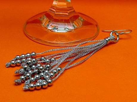 Image de « Net Fantaisie » boucles d'oreilles pendantes entièrement en argent sterling avec 10 chaînettes terminées avec des perles rondes polies