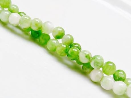 Image de 6x6 mm, perles rondes, pierres gemmes, jade Mashan, panaché de vert herbe et blanc