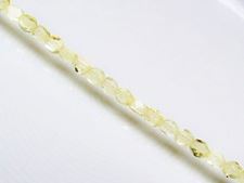 Image de 6x6 mm, perles tchèques coupées-de-deux manières, jaune jonquille pâle, transparent
