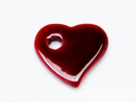 Image de 2.7x2.5 cm, pendentif en céramique grecque, en forme de cœur, émail rouge grenadine