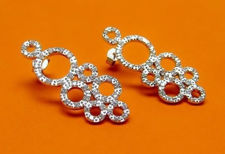 Image de « Bulles de zircones » boucles d'oreilles en argent sterling, une grappe de sept cercles incrustés de zircones cubiques rondes
