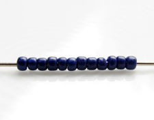 Image de Perles de rocailles japonaises, rondes, taille 11/0, Toho, opaque, bleu marine, semi-vitré