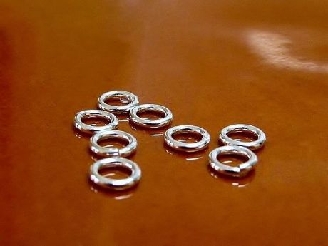 Picture of 6 mm, open jump rings, 20 gau, sterling silver, 2 pieces