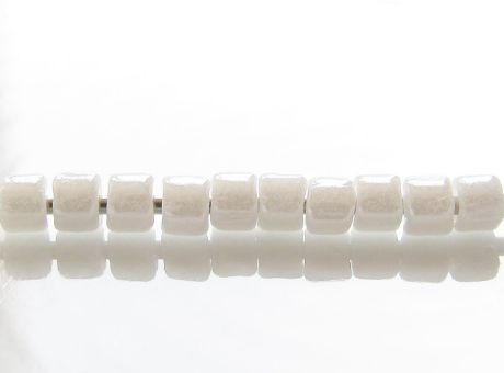 Image de Perles de rocailles cylindriques tchèques, taille 10, opaque, blanc craie, lustré, 5 grammes