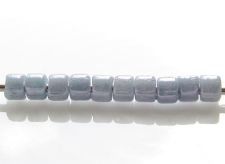 Image de Perles de rocailles cylindriques tchèques, taille 10, blanc craie, opaque, bleu gris pâle, lustré, 5 grammes