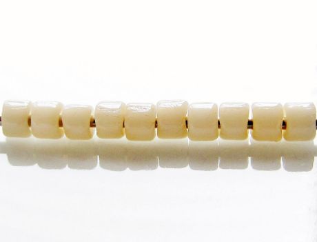 Image de Perles de rocailles cylindriques tchèques, taille 10, opaque, blanc craie, champagne doré, lustré, 5 grammes